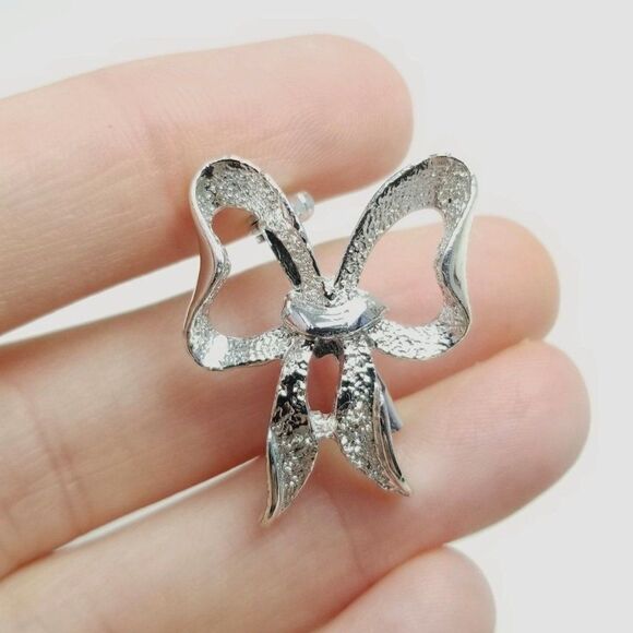 Vintage Garry's Bow Shaped Brooch, Silver Tone Lapel Pin, Scatter Estate - Picture 1 of 7